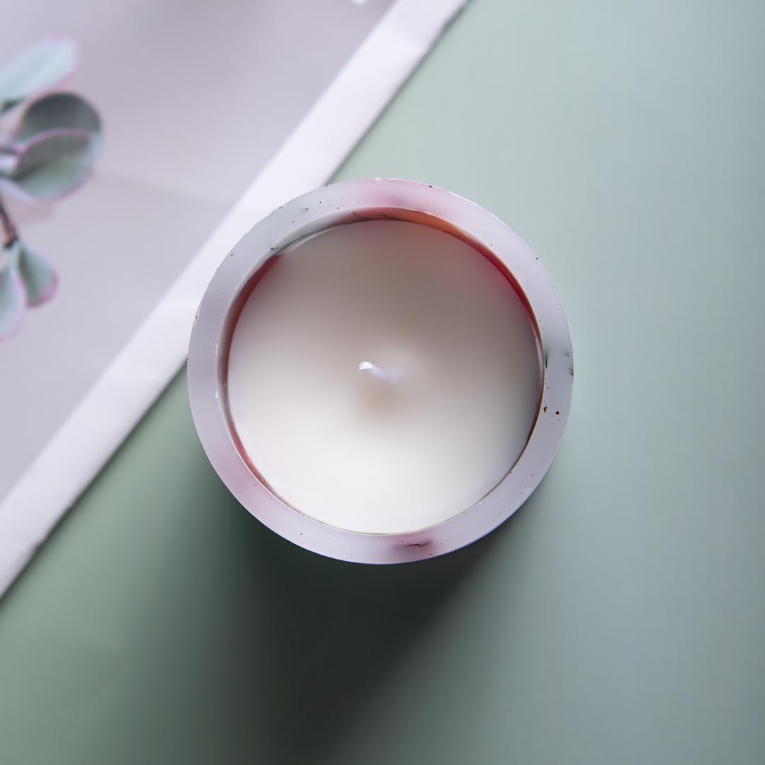 شمعة معطرة برائحة الكريستال العلاجي مع الأحجار الكريمة الطبيعية